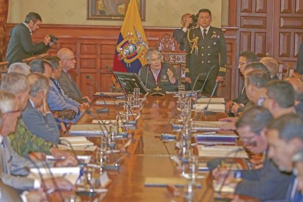 El presidente ecuatoriano Guillermo Lasso convocó el jueves al Consejo de Seguridad Pública y del Estado para tratar el tema de la violencia en el país.