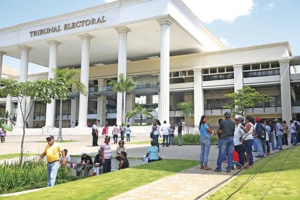 El Código Electoral establece que entre las responsabilidades del TE está la organización y el financiamiento de las elecciones primarias.