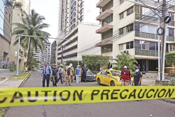 El Cuerpo de Bomberos de Panamá, durante una supervisión en las afueras del PH Urbana.