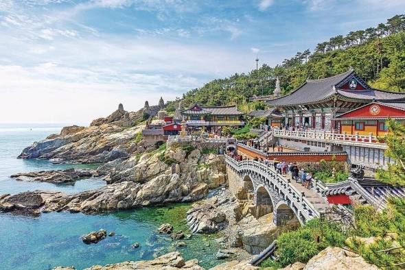 Aunque Busan es una atractiva zona urbana con todos estos acontecimientos de talla mundial, mantiene el equilibrio entre el progreso y los paisajes naturales