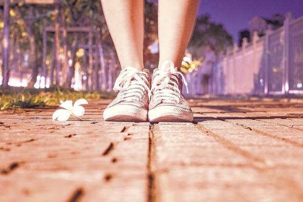 Nunca estrene zapatillas en un día de carrera. Antes, procure salir a entrenar con ellas varios días.