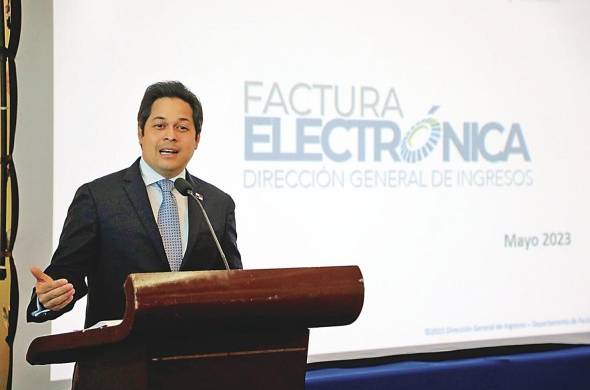 El director de la DGI, Publio De Gracia, durante el encuentro con empresarios de la provincia de Colón.