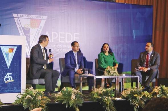 El secretario de Energía, Jorge Rivera Staff, durante un panel este martes 9 de mayo 2023, en el IX Foro de Energía: “Ruta para atender las necesidades de la seguridad energética en Panamá”, organizado por la Apede.