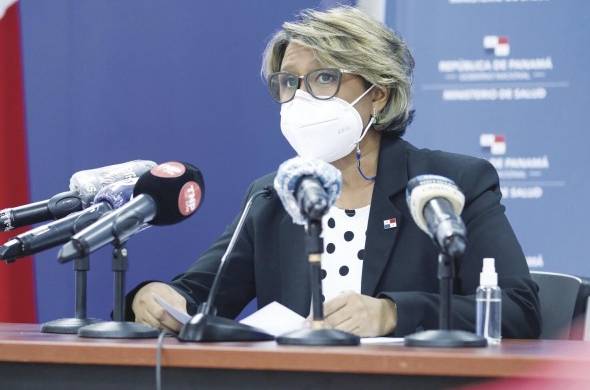 Ivette Berrío, viceministra de Salud, en conferencia de prensa explica la logística para la vacunación.