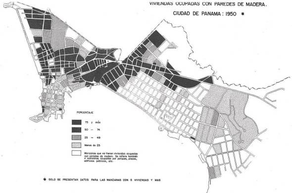 Viviendas de paredes de madera 1950: otro de los mapas elaborados como parte del reporte sobre la situación de la vivienda en el Casco Antiguo de la ciudad de Panamá por la DEC/CGR en 1950. Siendo la tipología predominante de los cuartos de inquilinato el uso de madera para la construcción de paredes y piso, el resultado que refleja este mapa nos habla de una ciudad que casi 40 años después de construido el Canal de Panamá, aún mantenía buena parte de su 'stock' de vivienda en un estado de vivienda temporal.