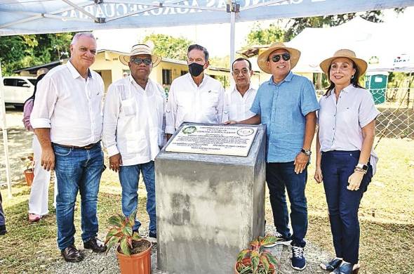 En el acto se develó una placa en memoria de Emilio González, quien dedicó su vida al sector agropecuario.