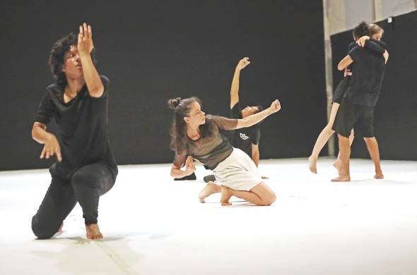 'ASH': la danza que libera y comunica; una pieza de catarsis