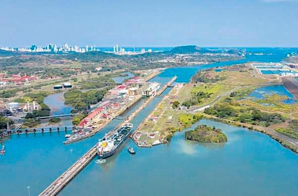 El Canal de Panamá actualmente es uno de los pilares económicos del país.