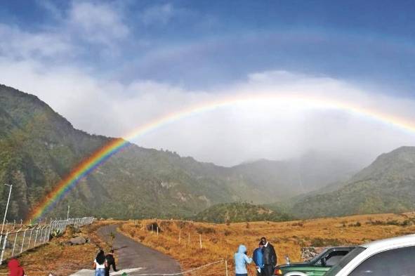 Los visitantes podrán disfrutar en la cima del volcán de la vista y el contacto con la naturaleza.