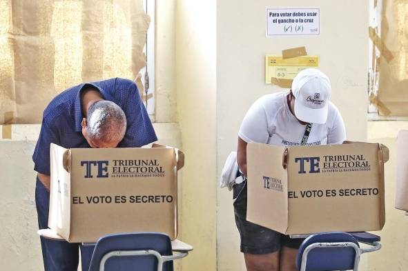 15 de los diputados actuales alcanzaron un espacio en la papeleta PRD para un nuevo período en la Asamblea.