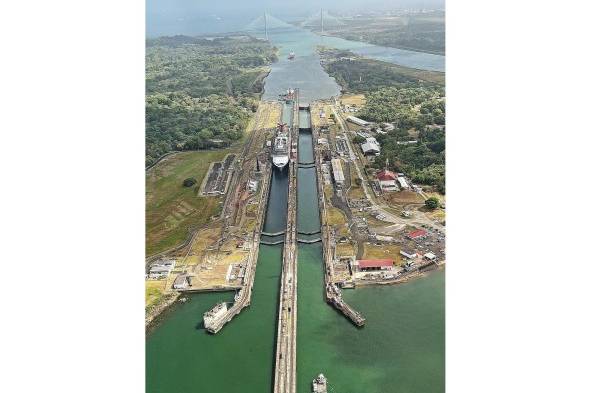 El Canal y la ciudad de Panamá, a vuelo de pájaro