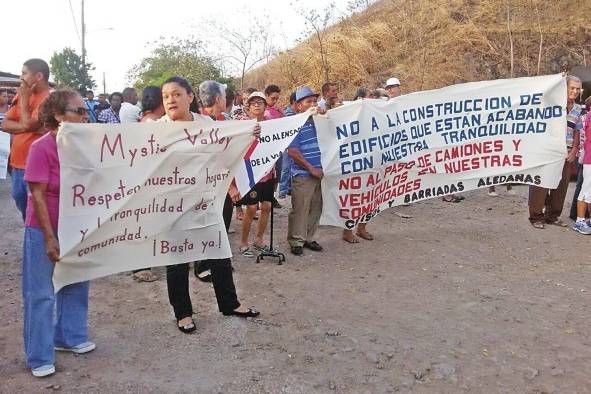 Protestas en proyecto de Mystic Valley en 2015.