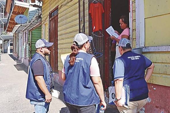 El equipo de la fiscalía durante un recorrido en por San Felipe.