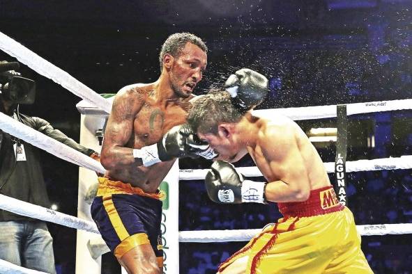 El estilo de boxeo de Anselmo destaca por sus cualidades defensivas y técnicas.