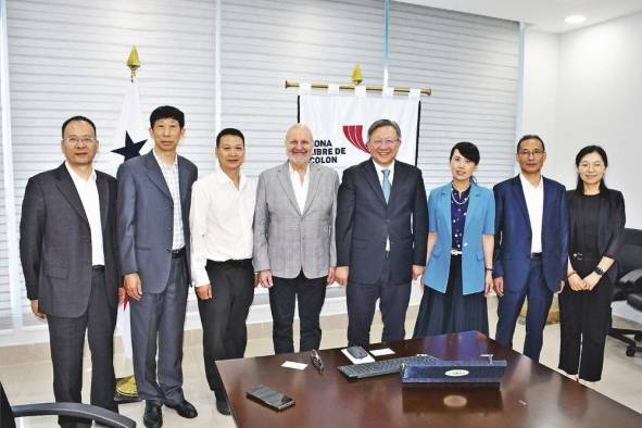 La delegación de Zhejiang durante su visita a la Zona Libre de Colón.