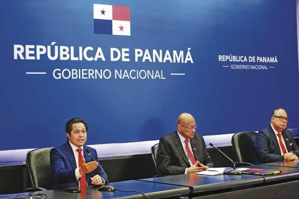 El director de Ingresos, el ministro de Economía y Finanzas y el director de la CSS, Publio de Gracia, Héctor Alexander y Enrique Lau, respectivamente, hicieron una conferencia de prensa el lunes.