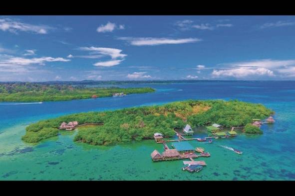 Bocas del Toro está conformado por un archipiélago que cuenta con varias islas, islotes y cayos de aguas cristalinas y arrecifes de coral.