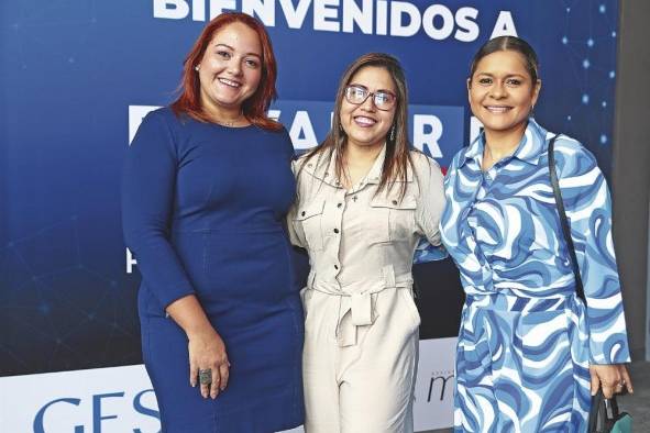 Rosa Girón, Dennis López y Karen Hurtado