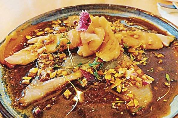 Tiradito trufado, primer tiempo de la cena