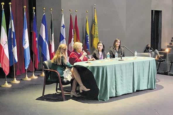 Durante el panel sobre sostenibilidad, se discutieron las acciones por parte de las empresas enmarcadas en este compromiso con el cambio, desde la práctica.