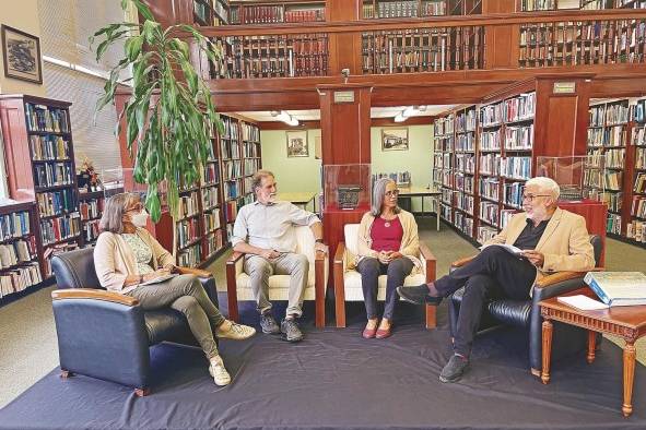 El conversatorio se realizó en la Biblioteca Presidente Roberto F. Chiari.