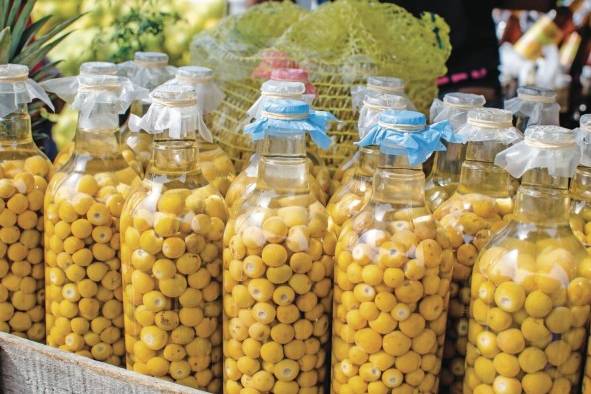 El nance se conserva en botellas con agua. De esta forma puede mantenerse por varios meses.