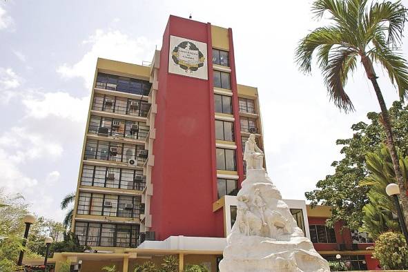 De la Universidad Nacional a la Universidad de Panamá en sus orígenes liberales y cosmopolitas