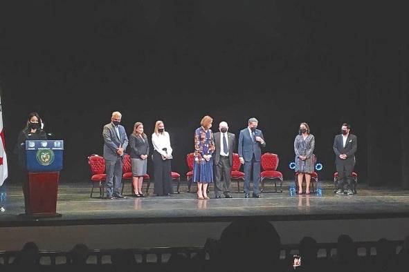 La cita reunió a representantes del Gobierno Nacional. El presidente de la República estuvo acompañado de la primera dama, Yazmín Colón de Cortizo.