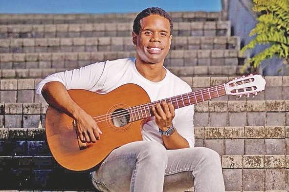 Panamá estará representado por el guitarrista Eliécer Izquierdo