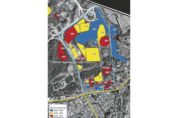 A partir de 2001 se da un proceso de crecimiento urbano de esta finca que implicó el desarrollo de alrededor de 14 proyectos inmobiliarios. La fragmentación de estos desarrollos ha llevado al colapso del sistema pluvial y del tráfico. Los datos de la evolución urbana fueron generados a partir de imágenes de Google Earth por el autor.