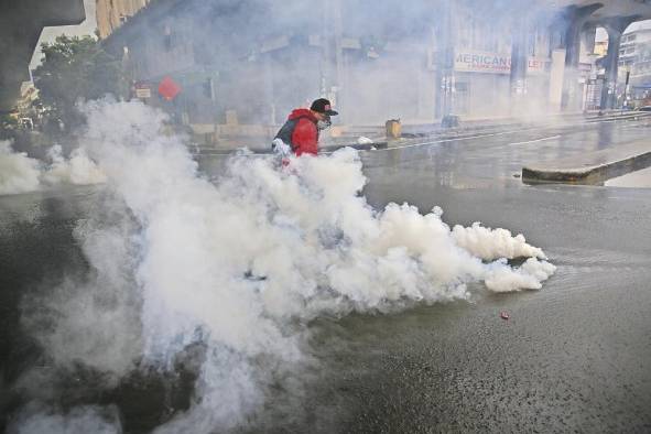 Como en días anteriores, gran cantidad de gas lacrimógeno fue utilizado por la Policía Nacional.