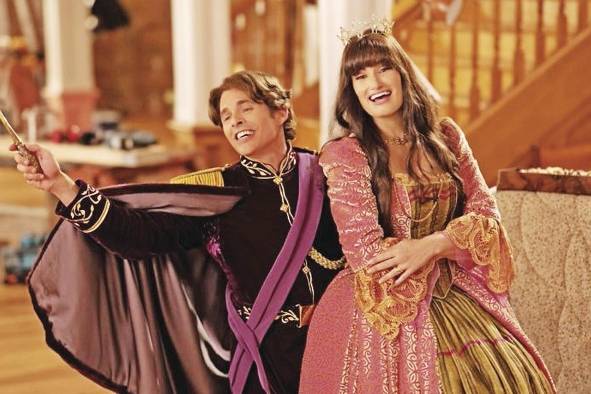 Edward y Nancy, reyes de Andalasia, interpretados por James Marsden e Idina Menzel.