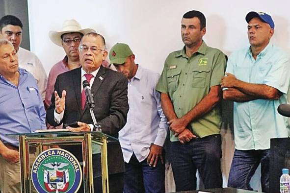 El ministro del Mida, Augusto Valderrama, durante su asistencia a la Asamblea Nacional.