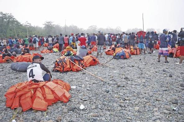 Cada día llegan al poblado de Bajo Chiquito miles de migrantes. El continuo flujo ha puesto en el radar a un poblado que por décadas se mantuvo en completo anonimato.