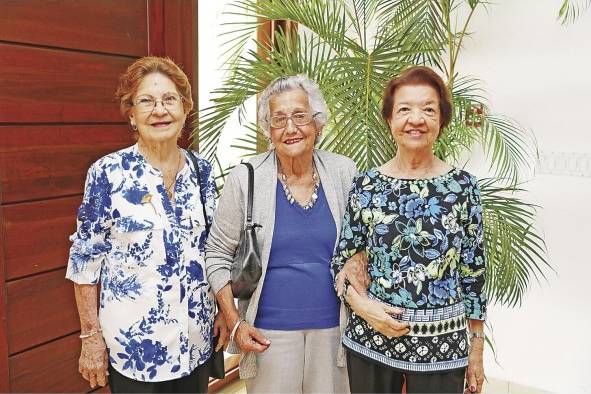 Tita Garuz, Pepita de Pascal y Josefina de Revilla