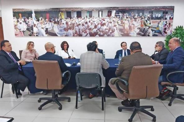 En la reunión participaron representantes de diversos gremios periodísticos del país.