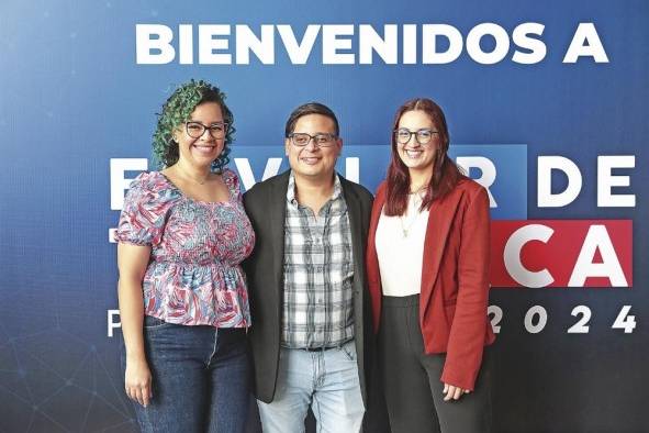 Ingrid Herrera, Erick Acosta y Daniela Cruz