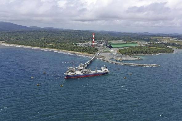 Vista del puerto en Punta Rincón, Colón, desde donde se realizan las exportaciones de concentrado de cobre.