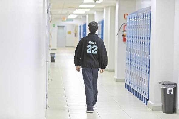 El cuerpo estudiantil de la institución recibe un diploma panameño y un diploma americano al graduarse.