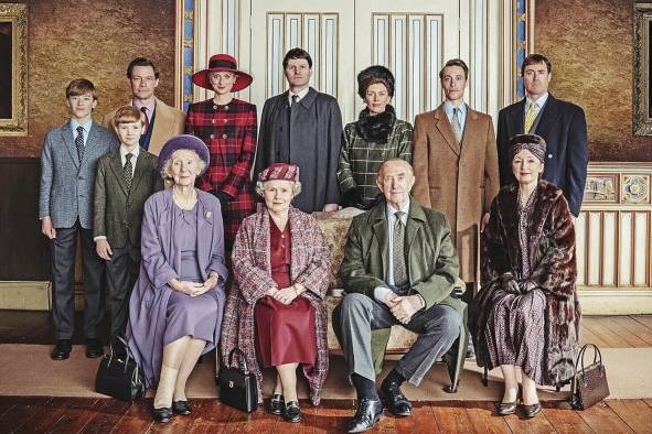 La serie recibe a un nuevo elenco liderado por Imelda Staunton y sir Jonathan Pryce.