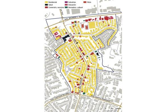 Plano indicativo de los usos de suelo a 2016: se observa cómo los usos comerciales se encuentran concentrados sobre los ejes viales principales de la Ave. Ricardo J. Alfaro y la Avenida de la Paz, arterias de alto flujo peatonal. En especial el eje de la Avenida de la Paz sirve de conexión transversal de la ciudad entre las áreas centrales y el puente Centenario.