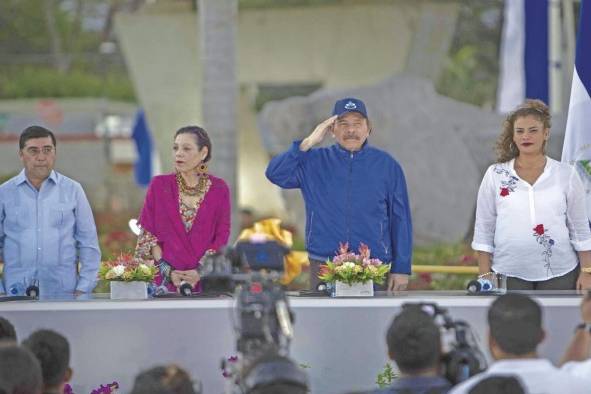 El presidente de Nicaragua, Daniel Ortega (c) , en una fotografía de archivo.