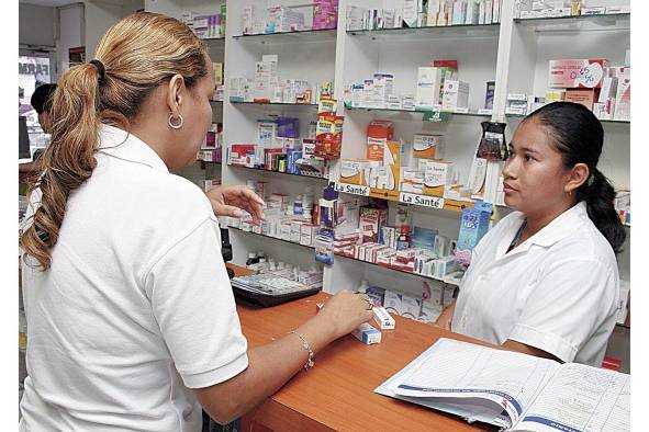 El desabastecimiento de medicinas en las instituciones públicas provoca el alza de precios en las farmacias privadas