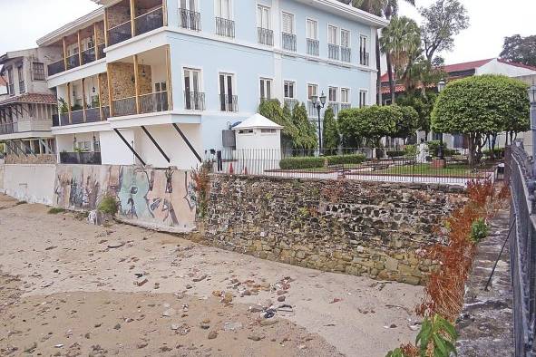 Partes de la muralla afortunadamente han permanecido entre el desarrollo urbano, siendo un patrimonio histórico.