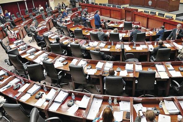 Diputados de la Asamblea Nacional juzgan a los magistrados de la Corte Suprema y viceversa.