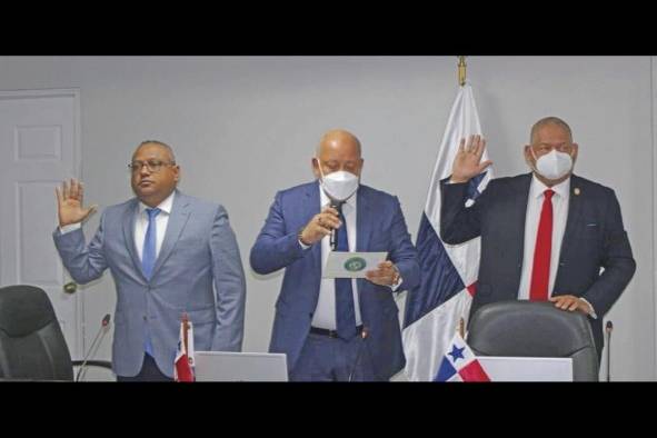 En la reunión participaron los diputados Benicio Robinson, presidente del PRD; Crispiano Adames, primer vicepresidente y Raúl Pineda, tercer subsecretario.