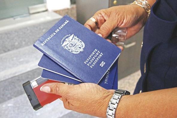 La ley establece que quien use más de un pasaporte ordinario panameño expedido a su nombre será sancionado.