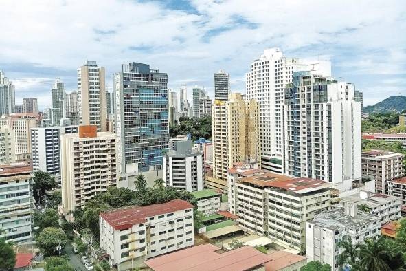 La imagen urbana del barrio de El Cangrejo ha ido cambiando a medida que nuevas torres de mayor altura y volumen van apareciendo por todo el barrio, pasando de edificios de 10 pisos a construcciones más masivas de 20, 30 y 40 pisos.