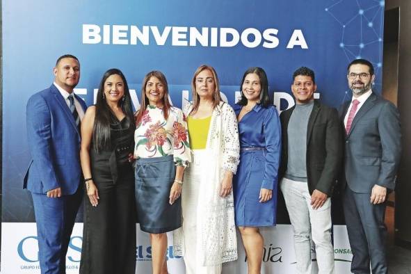 Maycol Bruner, Jitzel Sandoval, Silja Cedeño, Carmen Ortíz, Sandra Yau, Adhair Ponce y Santiago Porcell