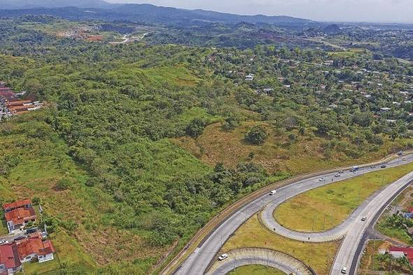 Las tres fincas que se adquirieron en Ernesto Córdoba, frente a la vía del Corredor de los Pobres. Las fincas juntas suman 6 hectáreas.